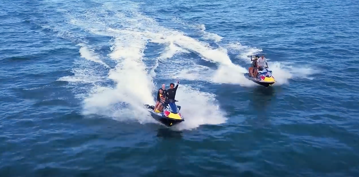 Kai Lenny takes Steve Aoki Foiling