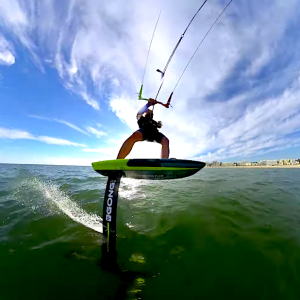 Follow Patrice Guénolé on a sweet kite foiling session at 8 knots. This wind speed is supposedly ideal for kite foiling! Yet another innovation with the foil board!