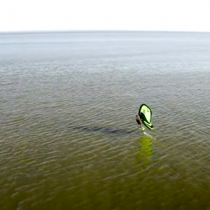 Introducing the Light Wind Superpower by Gong Galaxy Boards. For heavier surfers, this wing is the answer! Demonstration by Patrice Guénolé. Enjoy!