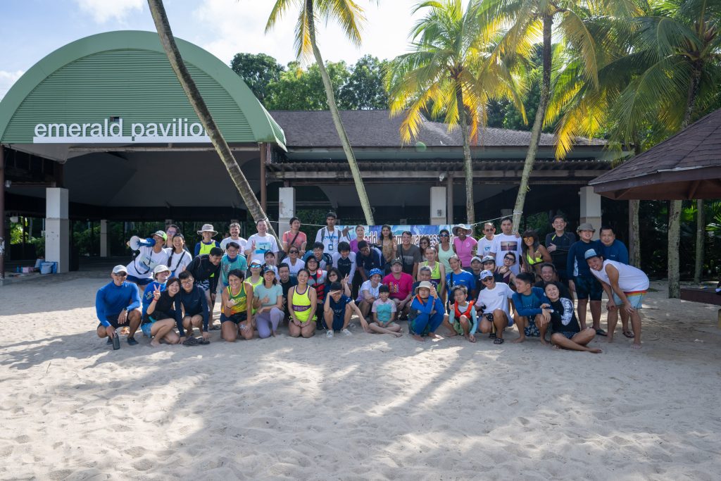 Persons with autism together with their families and guides
gathered at Siloso Beach for a special day out on the water.